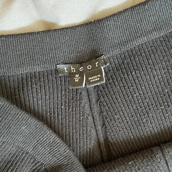 Elegant Black Women's Theory Skirt - Picture 2 of 4